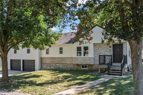 4105 Sunrise Dr, Kansas City, MO, 64123-1229 | Card Image