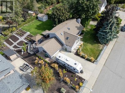 4030 Sunshine Rd, House other with 4 bedrooms, 3 bathrooms and 6 parking in Kelowna BC | Image 1