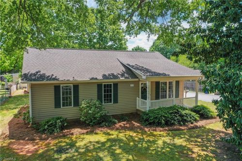 3812 Fritz St, Winston Salem, NC, 27104-3739 | Card Image