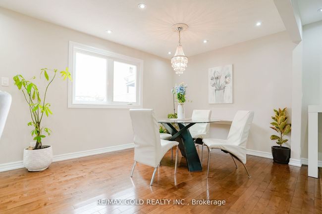 9 Havendale Crt, House attached with 4 bedrooms, 2 bathrooms and 5 parking in Brampton ON | Image 12