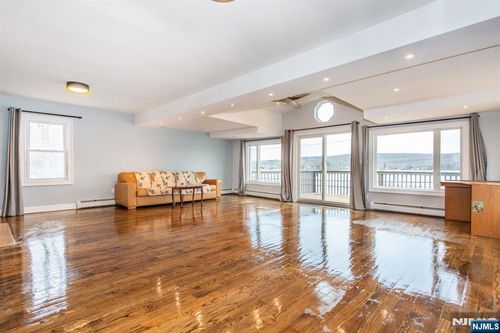 677 Warwick Tpke, Hewitt, NJ, 07421-2141 | Card Image