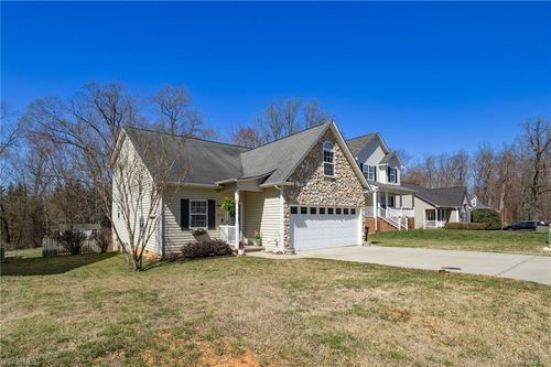 3564 Millie Ln, Pfafftown, NC, 27040-9270 | Card Image