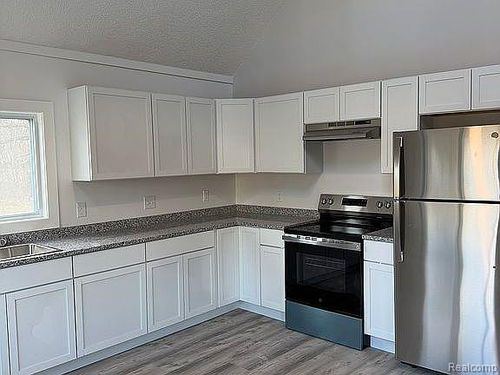 3860 Tower Hill Rd, Houghton Lake, MI, 48629-9072 | Card Image