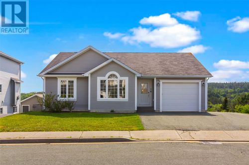 7 Damien St, Paradise, NL, A1L0J7 | Card Image