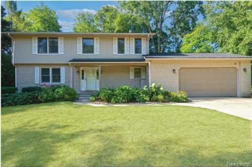 1990 Squirrel Valley Dr, Bloomfield Hills, MI, 48304-1164 | Card Image