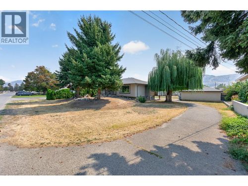 2545 Young Ave, Kamloops, BC, V2B4M9 | Card Image
