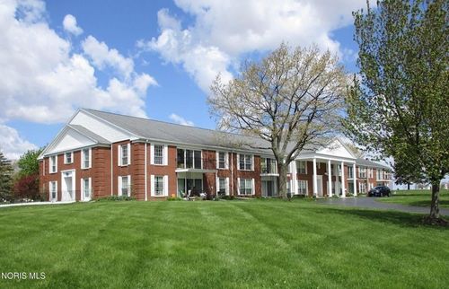 425 W Ridge Dr, Fostoria, OH, 44830-1608 | Card Image