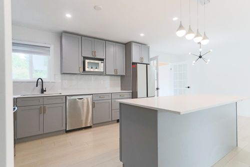 12135 229 St, Maple Ridge, BC, V2X7M9 | Card Image