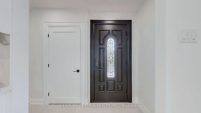 24 Collins Cres, House other with 5 bedrooms, 3 bathrooms and 6 parking in Aurora ON | Image 23