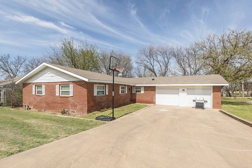 809 E Highway 82, Nocona, TX, 76255-2922 | Card Image