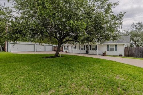 483 Riverside Dr, Palacios, TX, 77465-6976 | Card Image