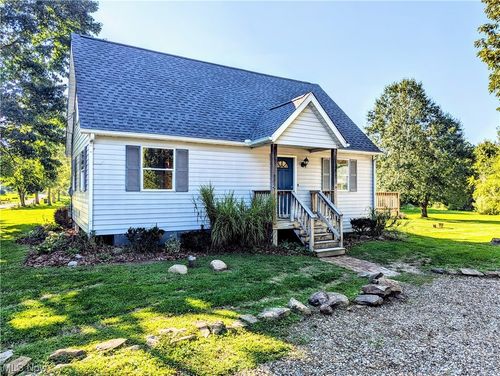 2035 Stake Dr, Green, OH, 44232-9002 | Card Image