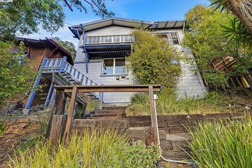 1012 Elbert St, Oakland, CA, 94602-1320 | Card Image