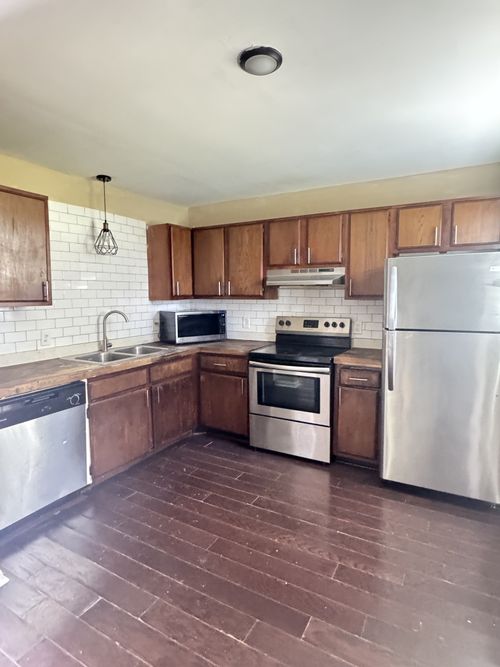 2408 Woodale Ln, Nashville, TN, 37207-3839 | Card Image