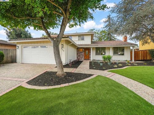 425 Lexington Dr, Vallejo, CA, 94591-6817 | Card Image