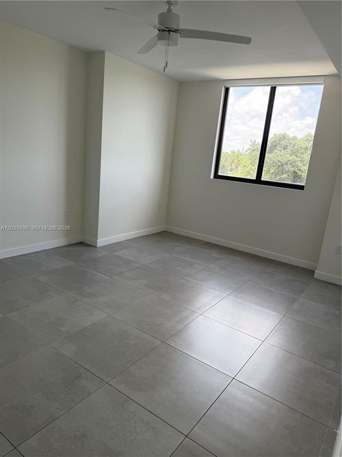 318-16395 Biscayne Blvd, Aventura, FL, 33160-5738 | Card Image