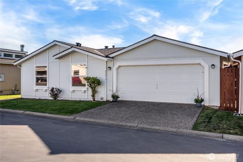 53-24015 222nd Ave Se, Maple Valley, WA, 98038-5880 | Card Image