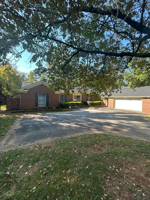 305 W Mount Vernon St, Somerset, KY, 42501-1631 | Card Image