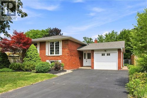 635 Ramsgate Rd, Burlington, ON, L7N2X9 | Card Image
