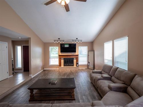 2109 Bois De Arc Cir, Norman, OK, 73071-1015 | Card Image