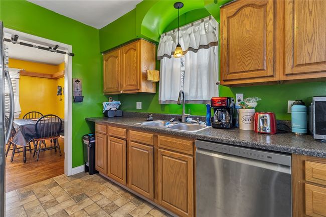1826 W 8 Th St, House other with 3 bedrooms, 2 bathrooms and 2 parking in Patterson Hts PA | Image 4