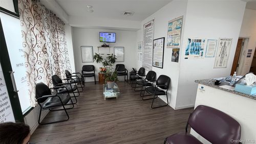 1-707 Middle Neck Rd, Great Neck, NY, 11024-1935 | Card Image