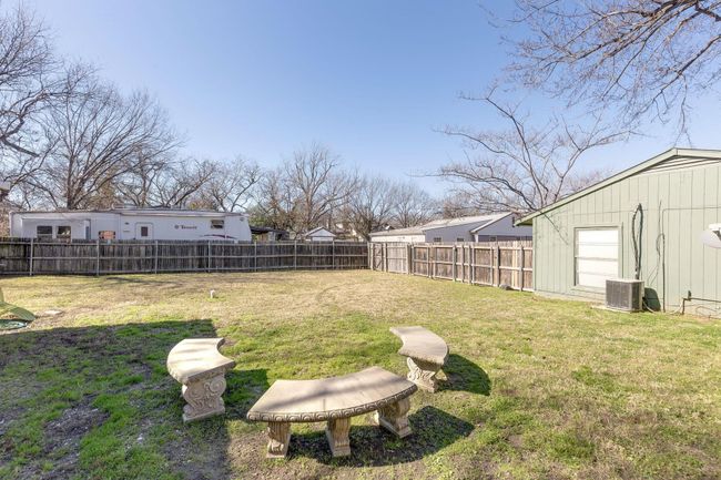 411 S Dooley St, Condo with 10 bedrooms, 5 bathrooms and 8 parking in Grapevine TX | Image 23