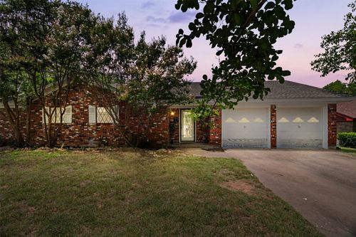 1012 Bois D Arc St, Weatherford, TX, 76086-5755 | Card Image
