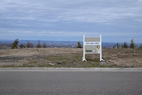 3716 W 49th Ave, Kennewick, WA, 99337-8003 | Card Image