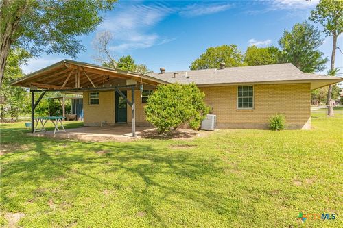 133 Country Acres Dr, Seguin, TX, 78155-1543 | Card Image