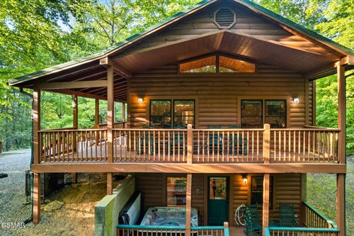3828 Saddle Brook Way, Sevierville, TN, 37862-8298 | Card Image