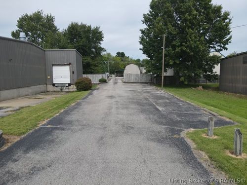 910 Industrial Blvd, New Albany, IN, 47150-2255 | Card Image