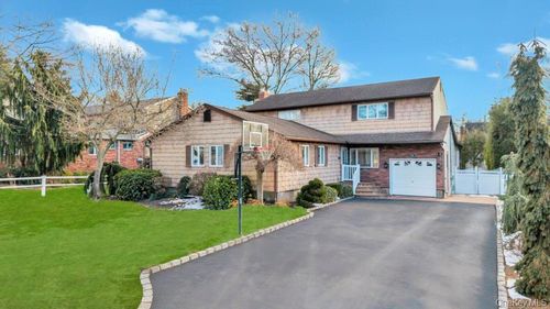 274 Collington Dr, Ronkonkoma, NY, 11779-4820 | Card Image