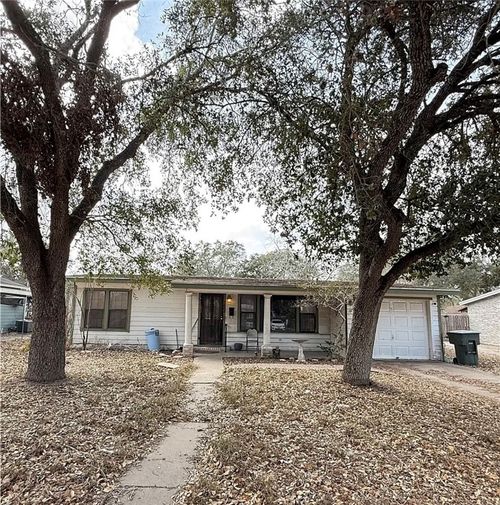 1603 Pena St, Alice, TX, 78332-6412 | Card Image