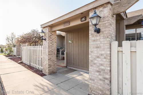 3-61960 Arlington Cir, South Lyon, MI, 48178-1736 | Card Image