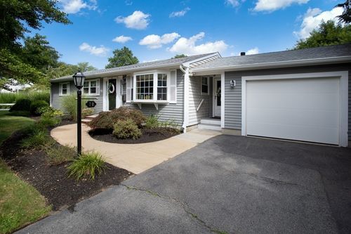 70 Longview Dr, Dartmouth, MA, 02747-2510 | Card Image