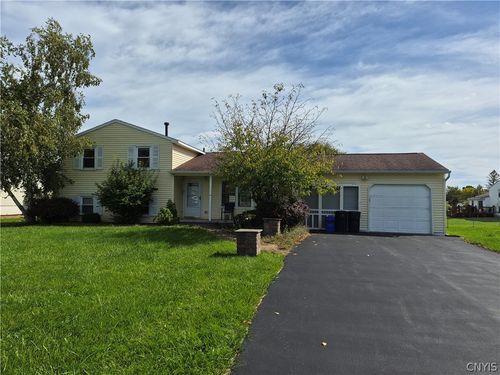7934 Davis Rd N, Clay, NY, 13041-8636 | Card Image