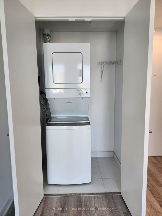 1602 - 238 Simcoe St, Condo with 1 bedrooms, 1 bathrooms and null parking in Toronto ON | Image 8