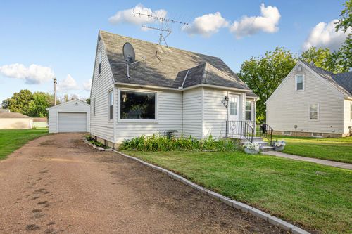 409 S 5th St, Le Sueur, MN, 56058-2212 | Card Image