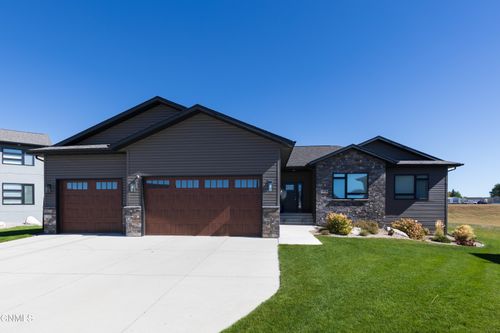 1208 Plains Bnd Se, Mandan, ND, 58554-5726 | Card Image