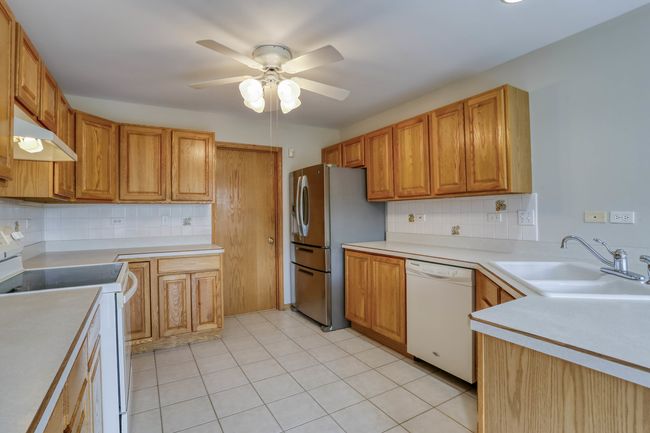 13860 Steeples Rd, Townhouse with 3 bedrooms, 3 bathrooms and 4 parking in Lemont IL | Image 18