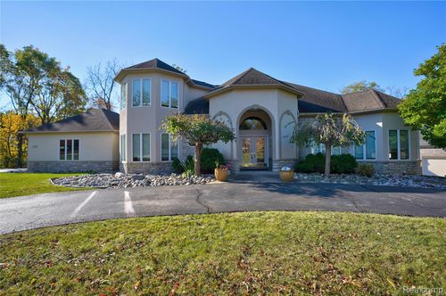 5166 Warwick Woods Trl, Grand Blanc, MI, 48439-9405 | Card Image