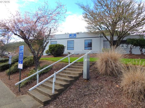 c-e-272 Nw Medical Loop, Roseburg, OR, 97471 | Card Image