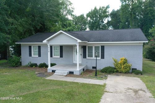 510 Village St, Bladenboro, NC, 28320-6906 | Card Image