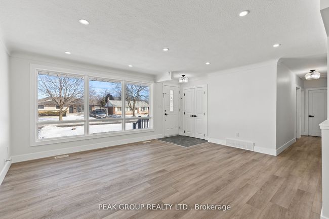 5920 Silverwood Cres, House other with 4 bedrooms, 2 bathrooms and 4 parking in Niagara Falls ON | Image 6