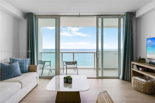 1011-5601 Collins Ave, Miami Beach, FL, 33140-2447 | Card Image
