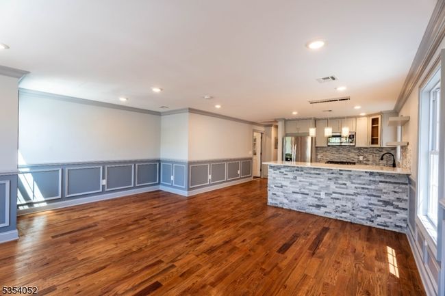 90 Seaview Ave, Home with 6 bedrooms, 4 bathrooms and null parking in Jersey City NJ | Image 21