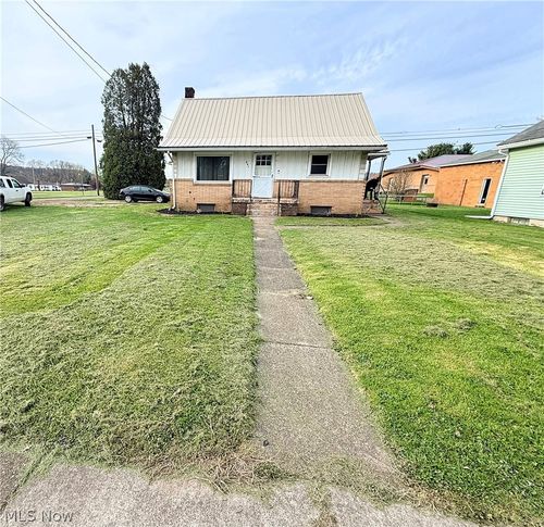 221 W Wood St, Malvern, OH, 44644-9402 | Card Image