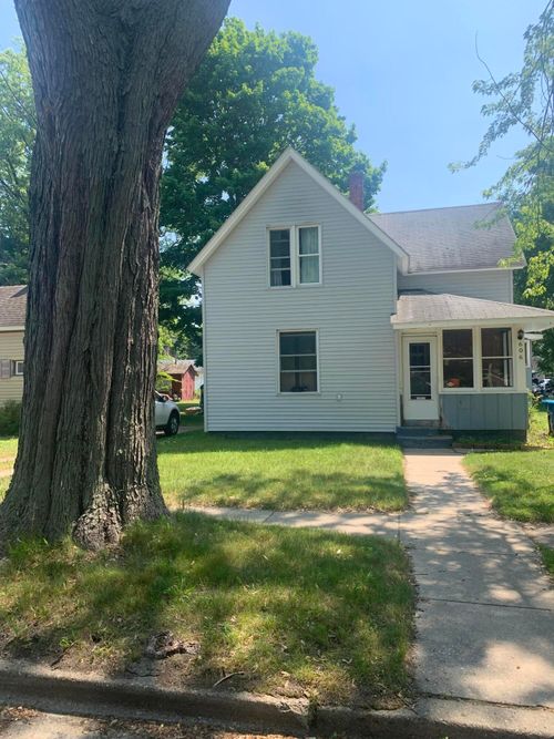 606 N Harrison St, Ludington, MI, 49431-1406 | Card Image