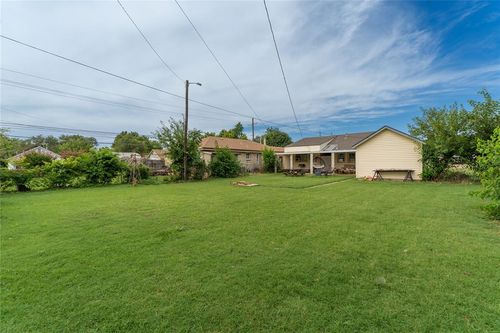 527 S 11th St, Clinton, OK, 73601-4303 | Card Image